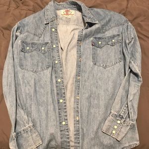 Levi’s button up